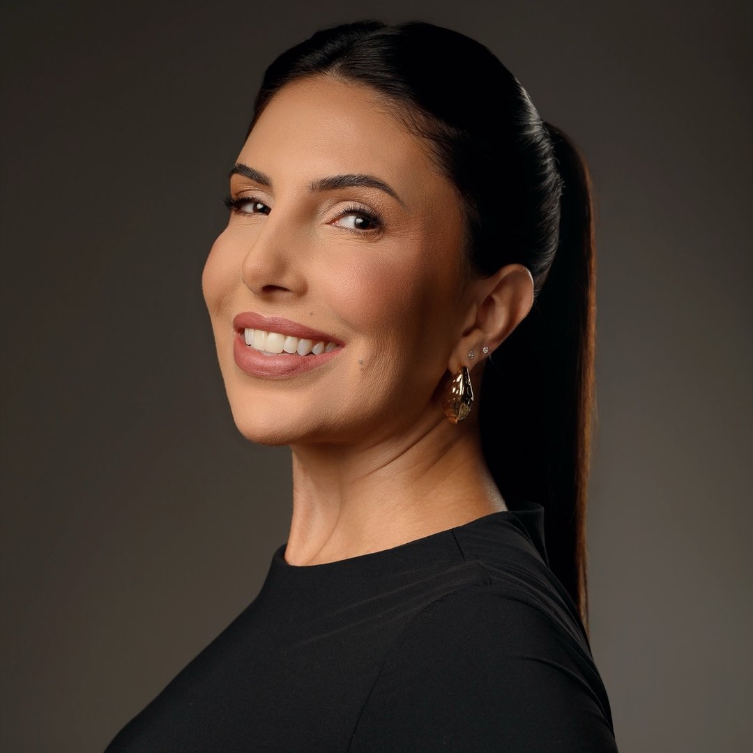 Dra. Andressa Cunha sorrindo